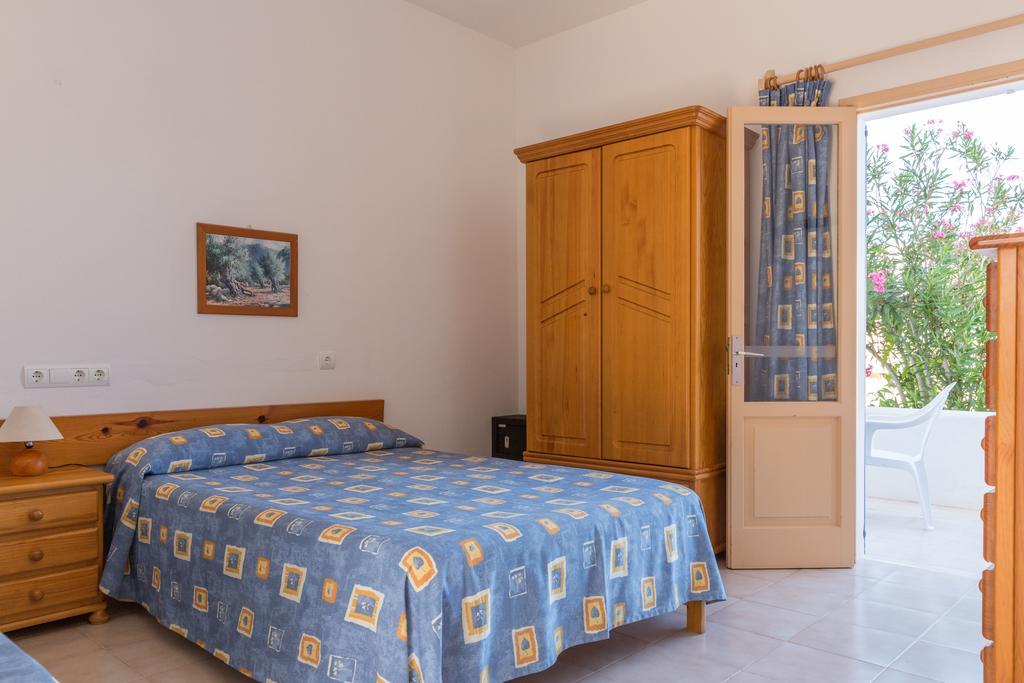 Hostal Mayans Es Pujols Extérieur photo