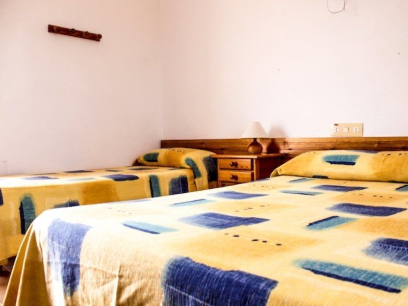 Hostal Mayans Es Pujols Extérieur photo